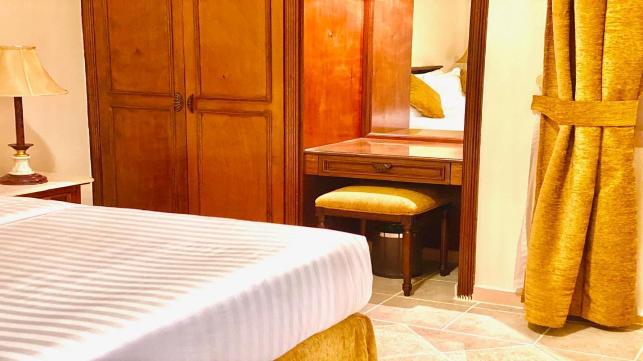 Hotel Rotana 3*