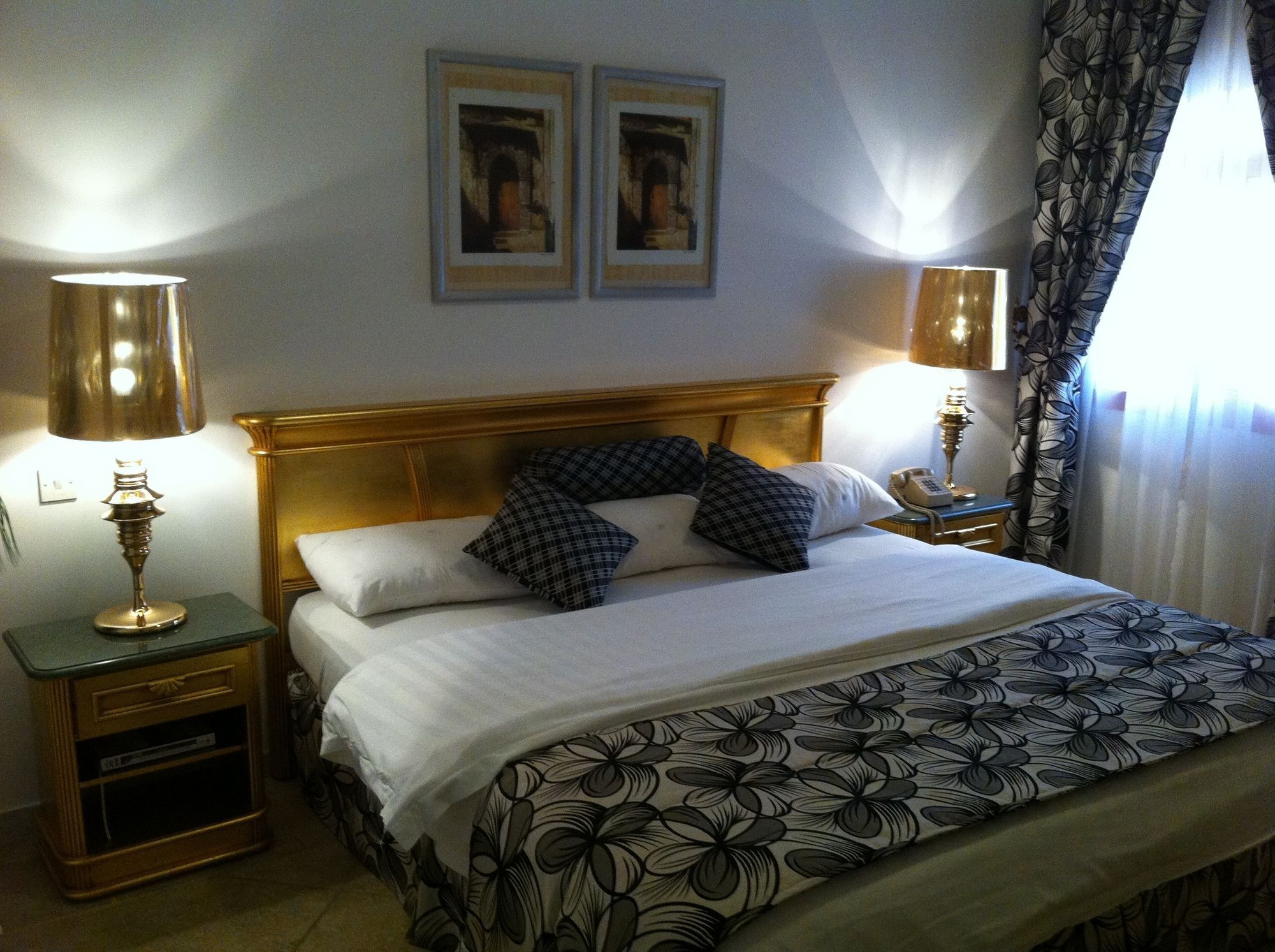 Hotel Rotana 3*